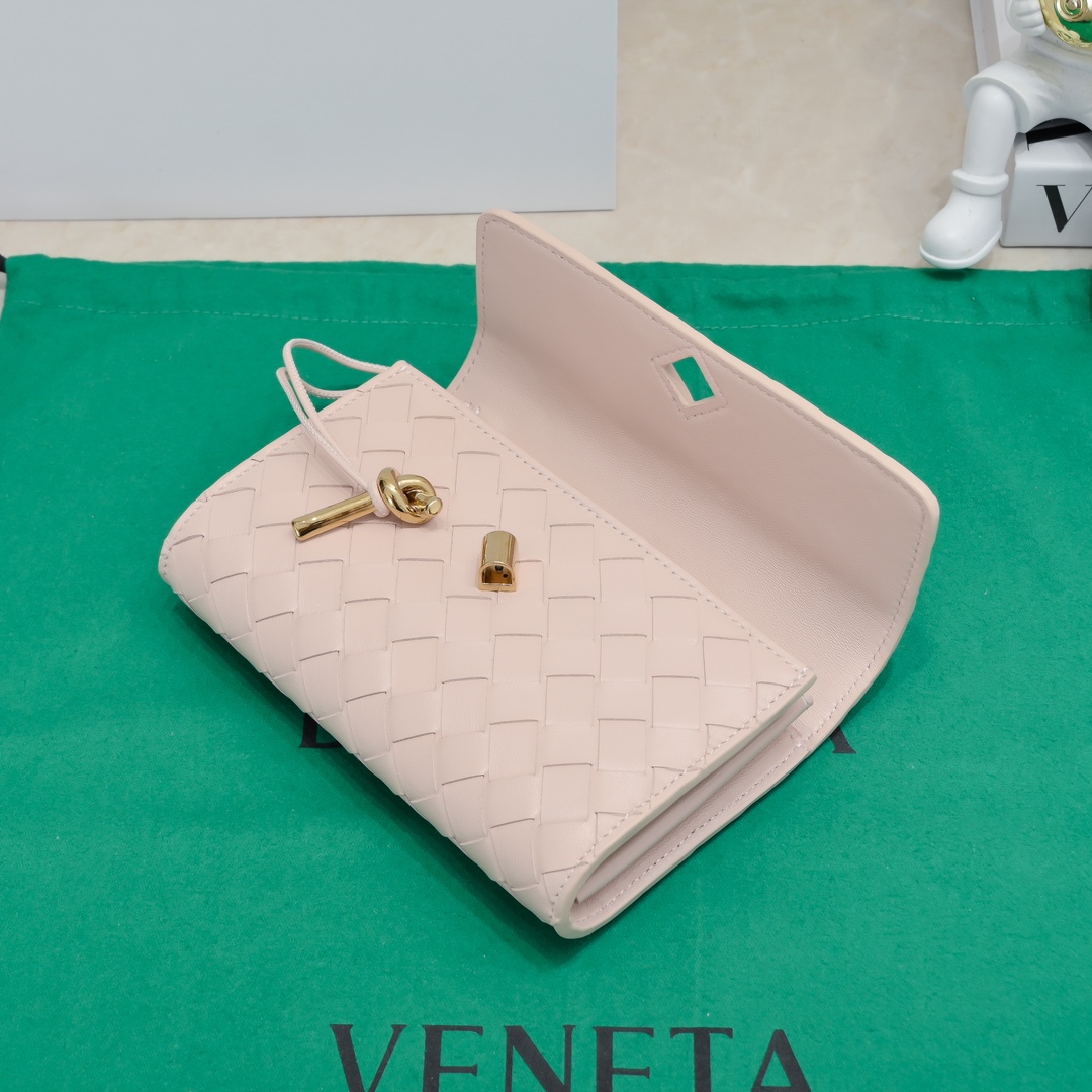 Bottega Veneta Clutch Bags